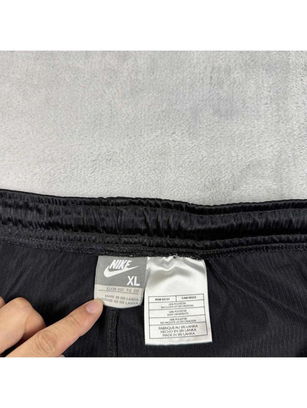Vintage Nike Silky Basketball Shorts Men Size XL Y2K Training Swoosh Logo Baggy - Picture 3 of 9